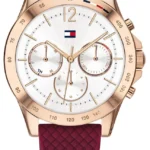 Bordowa tarcza ze złotą kopertą – zdjęcie główne