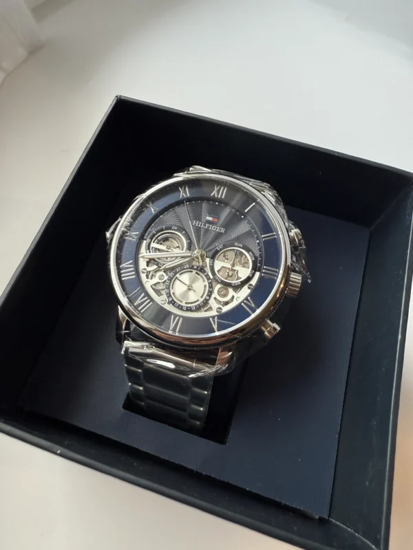 Granatowa tarcza open-heart 1710569 ze stalową bransoletą 22 mm – zdjęcie 10