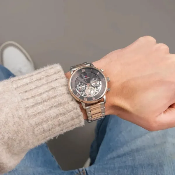 Czarna tarcza open-heart 1710570 ze stalową bransoletą PVD rose gold 22 mm – zdjęcie 4