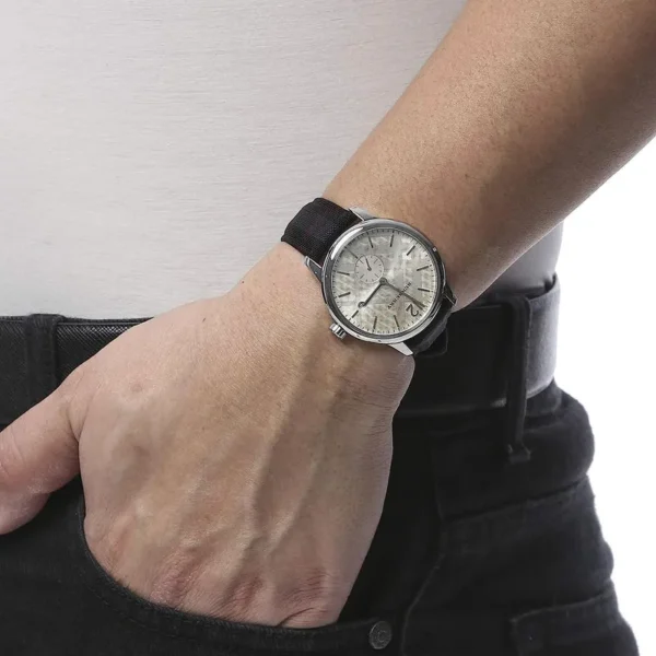 Zegarek Burberry BU10008 – widok pod innym kątem