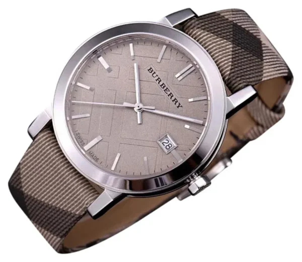 Zegarek Burberry BU9029 – ujęcie tarczy i koperty