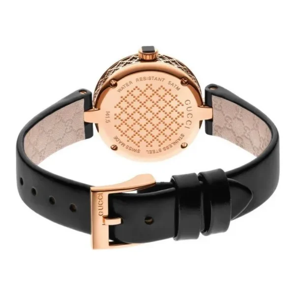 Zegarek damski Gucci Diamantissima YA141401 wzór kratki Gucci i koperta PVD antracyt Ø32 mm zdjęcie 2 widok koperty i zapięcia