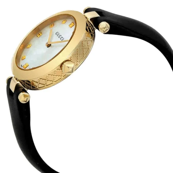 Zegarek damski Gucci Diamantissima YA141404 tarcza z kratką Gucci i stalowa koperta Ø32 mm zdjęcie 3 widok z boku